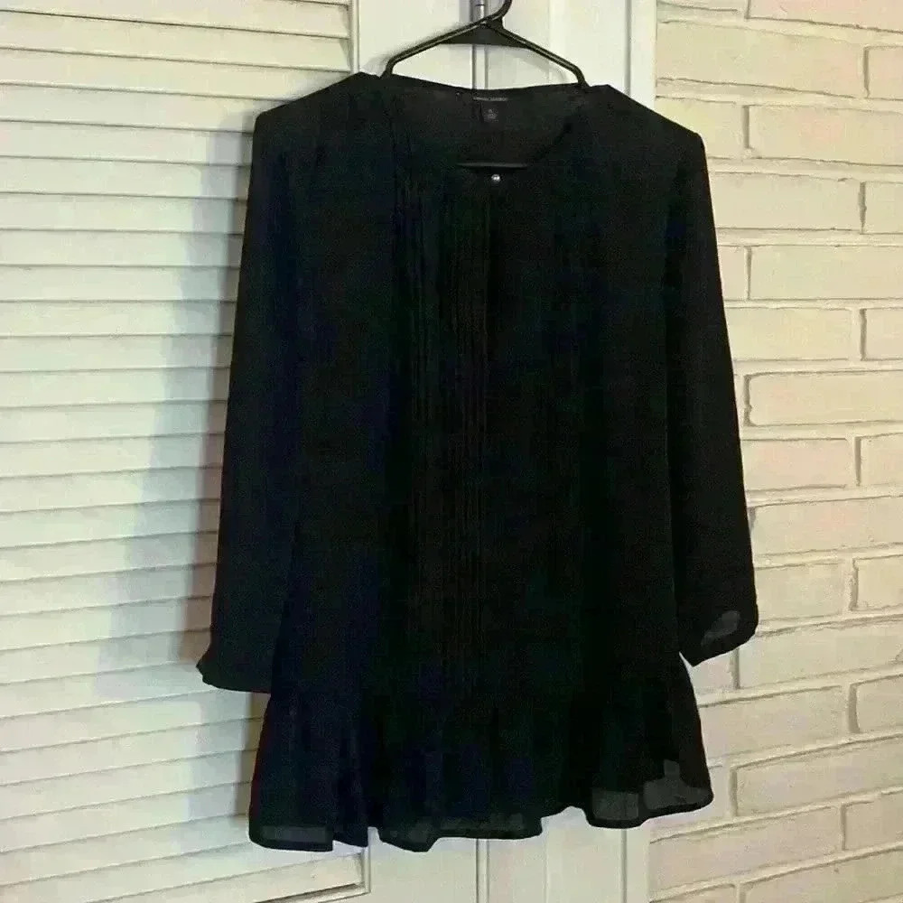 Banana Republic Ruffle Hem Blouse Size Small